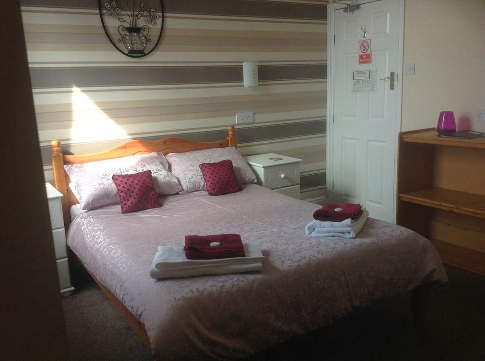Cleasewood Guest House เกรทยาร์มัธ ภายนอก รูปภาพ