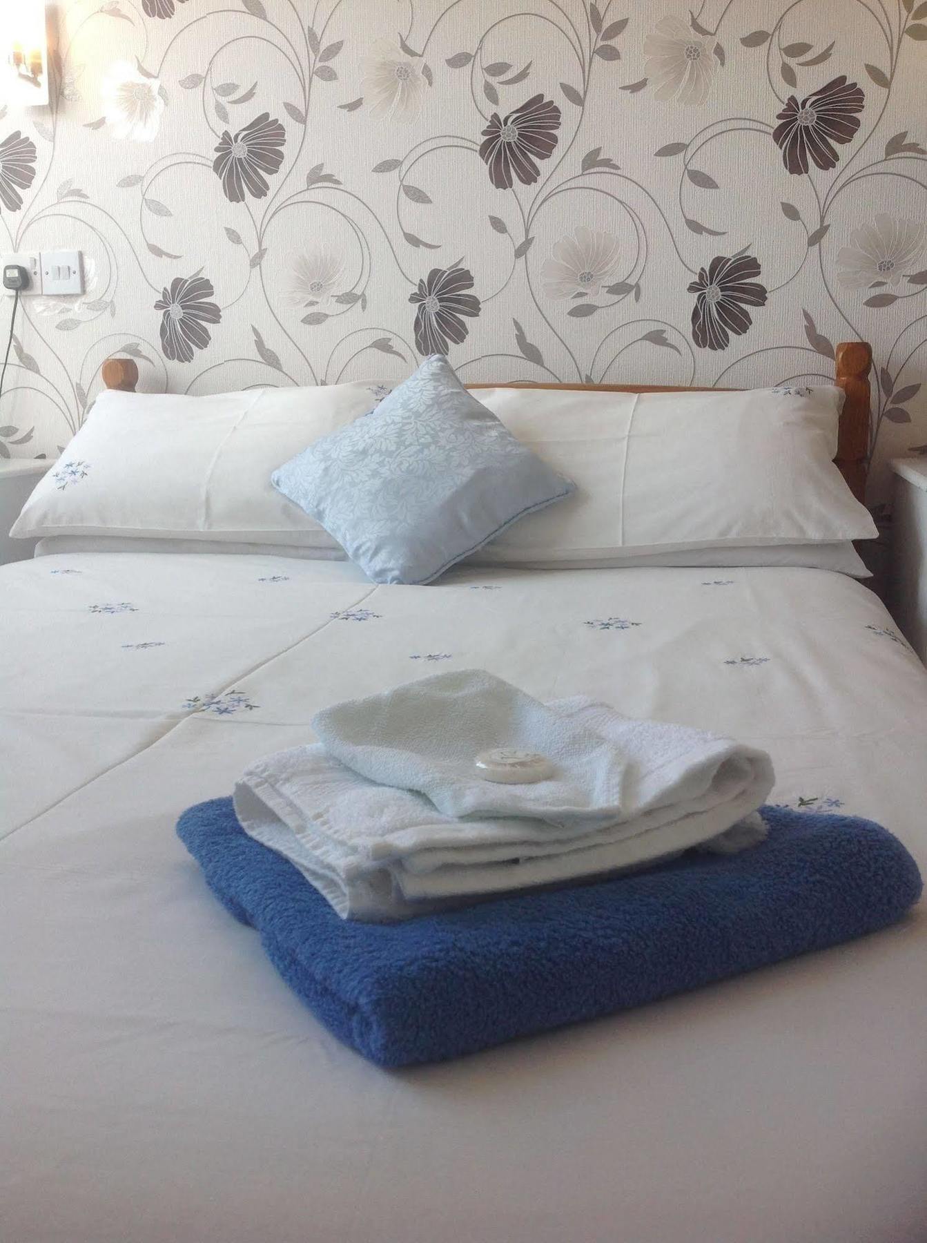 Cleasewood Guest House เกรทยาร์มัธ ภายนอก รูปภาพ